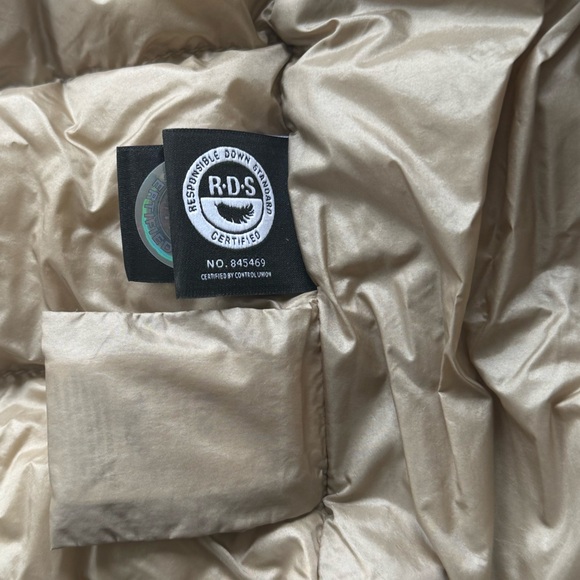 Aritzia TNA Little Puff Vest- Sz Medium - Picture 5 of 8